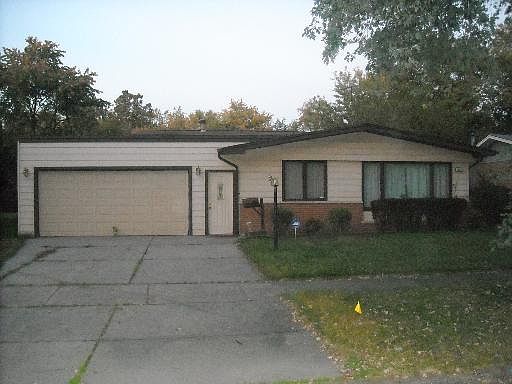 1st image of 827 Terrace Dr