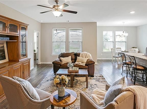 5th image of 2241 N Lake Michele Cir