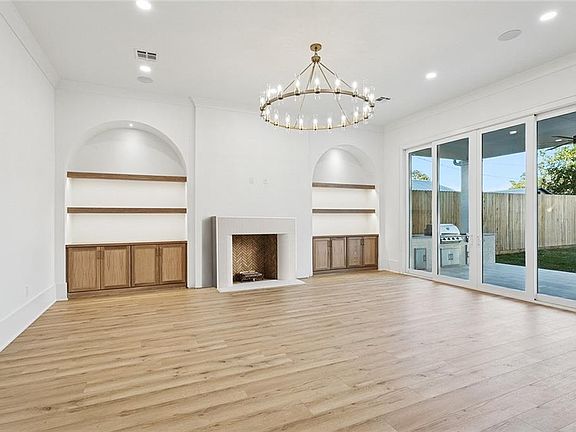 5th image of 241 Orion Ave