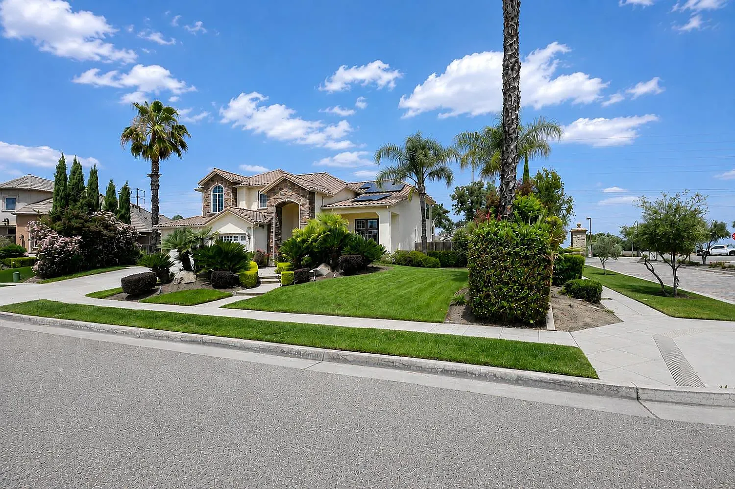 5 bed, 3186 sqft, $4,500 — Photo 3