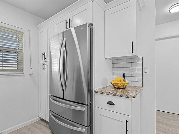 3rd image of 1466 Palm Woode DR