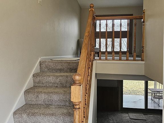 2nd image of 808 Crest View Trl