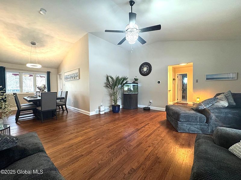 3rd image of 18 Patroon Place