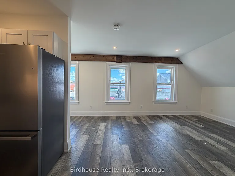 19 Cambridge St S #1 — Photo 3