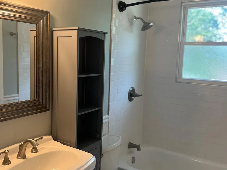 549 Maplewood Ln #B — Photo 4
