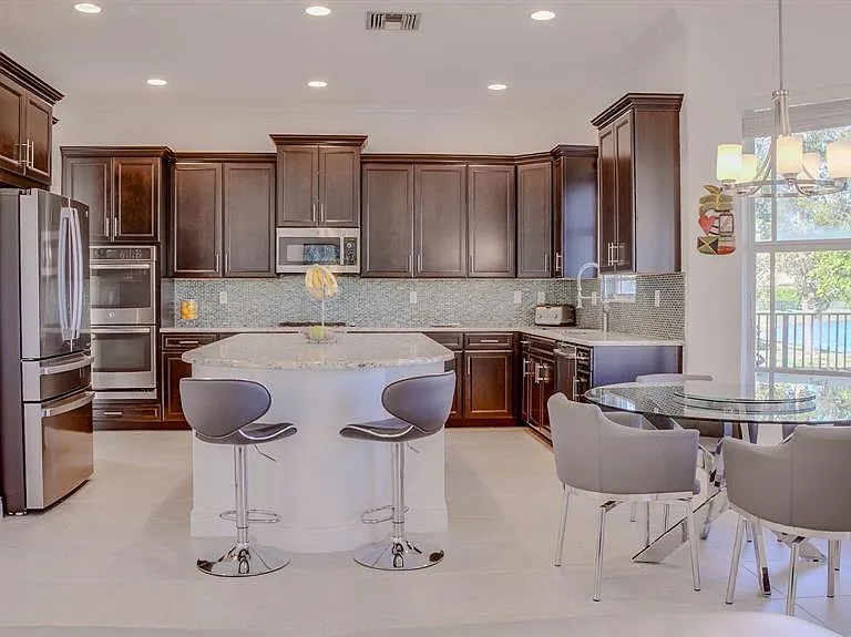 9911 S Miralago Way — Photo 3