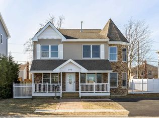 409 Venetian Blvd, Lindenhurst, NY 11757