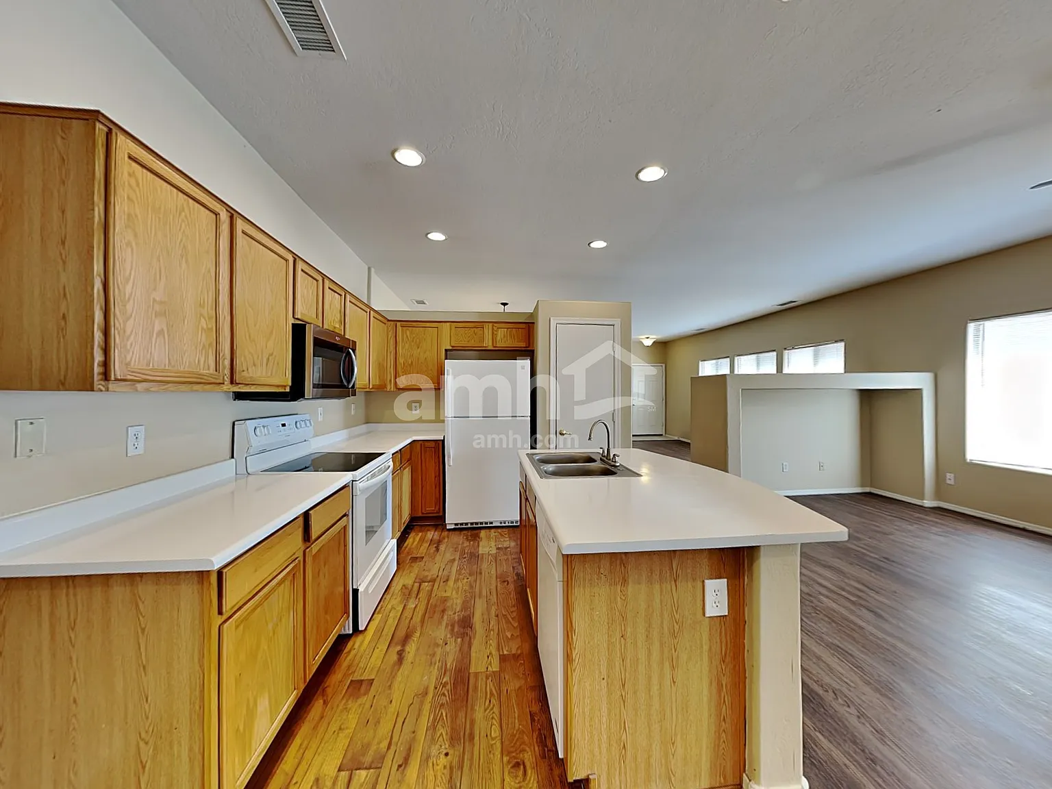 4 bed, 2.0 bath, 1725 sqft, $2,070 — Photo 3