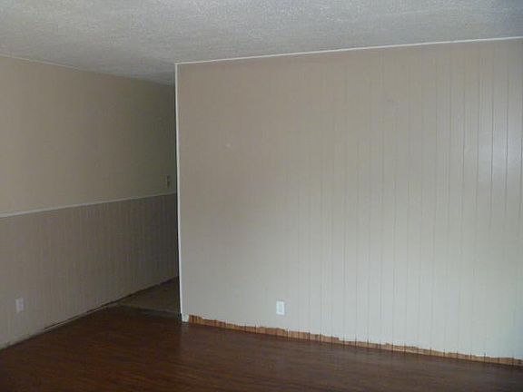 4th image of 615 W Boyd Ave