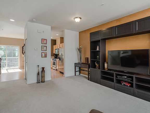 5th image of 15330 SW Mallard Dr Suite 101