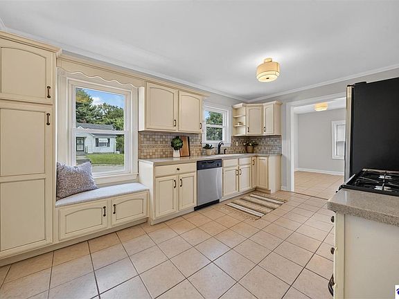 5th image of 116 James St