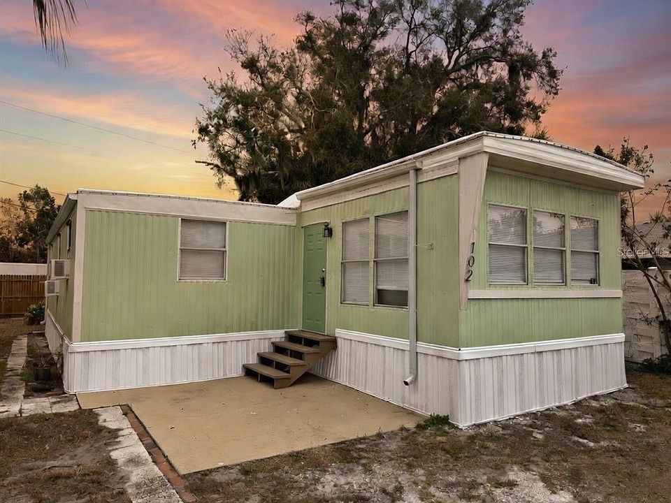 1st image of 102 Laureti Ln
