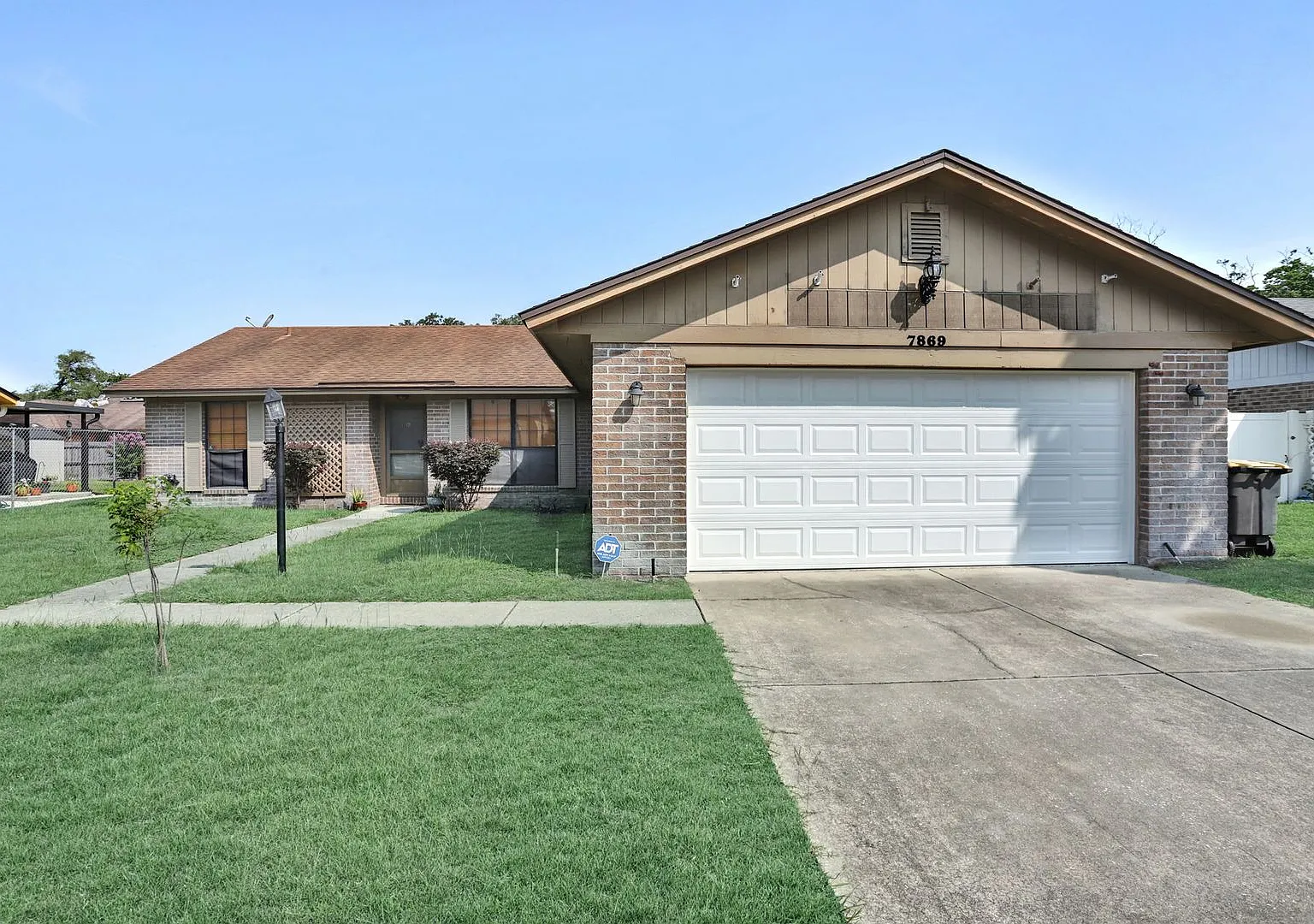 3 bedroom/ 2 bathroom home on the Westside! — Photo 1