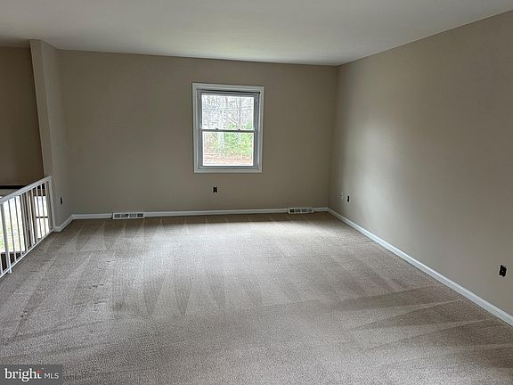 4th image of 348 South Dr