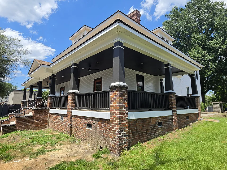 118 Hawkins Ave #201