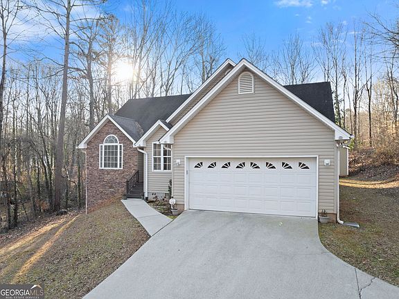 3rd image of 296 Modoc Dr