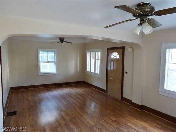 3rd image of 1841 Palace Ave SW