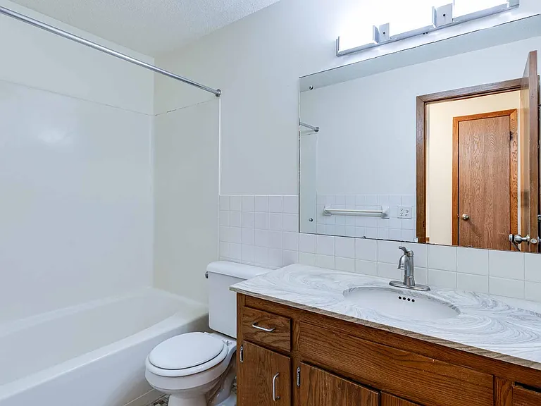 Apache Manor Apartments — Photo 6