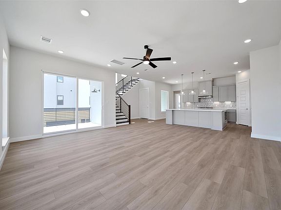 4th image of 4402 Anthony Court Ln