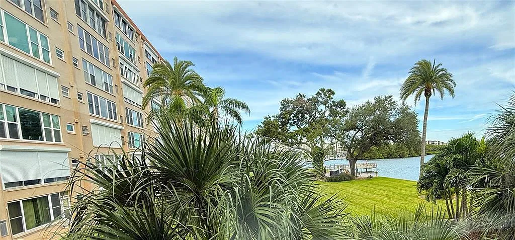 2 bed, 2.0 bath, 845 sqft, $2,100 — Photo 2