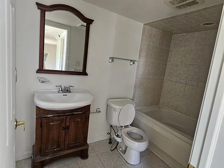 895 Madison Ave — Photo 16