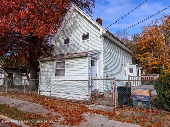 19 Heusden St, Staten Island, NY 10303