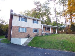 1230 Dry Hill Rd, Beckley, WV 25801