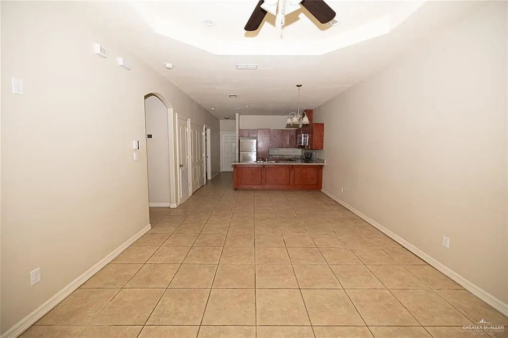 2 bed, 2.0 bath, 1900 sqft, $950 — Photo 2