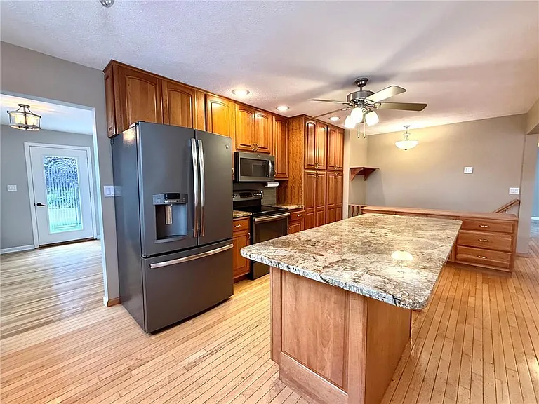 225 Sunrise Blvd — Photo 10