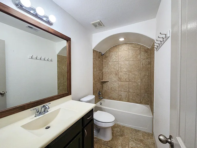 4515 Greenleaf Dr — Photo 28