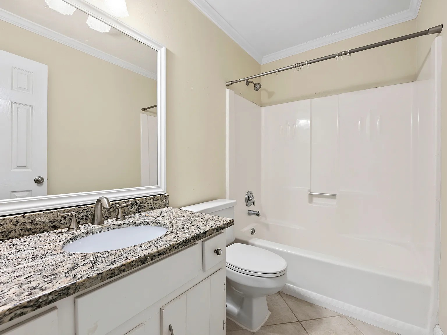 3 bed, 1400 sqft, $2,400 — Photo 4