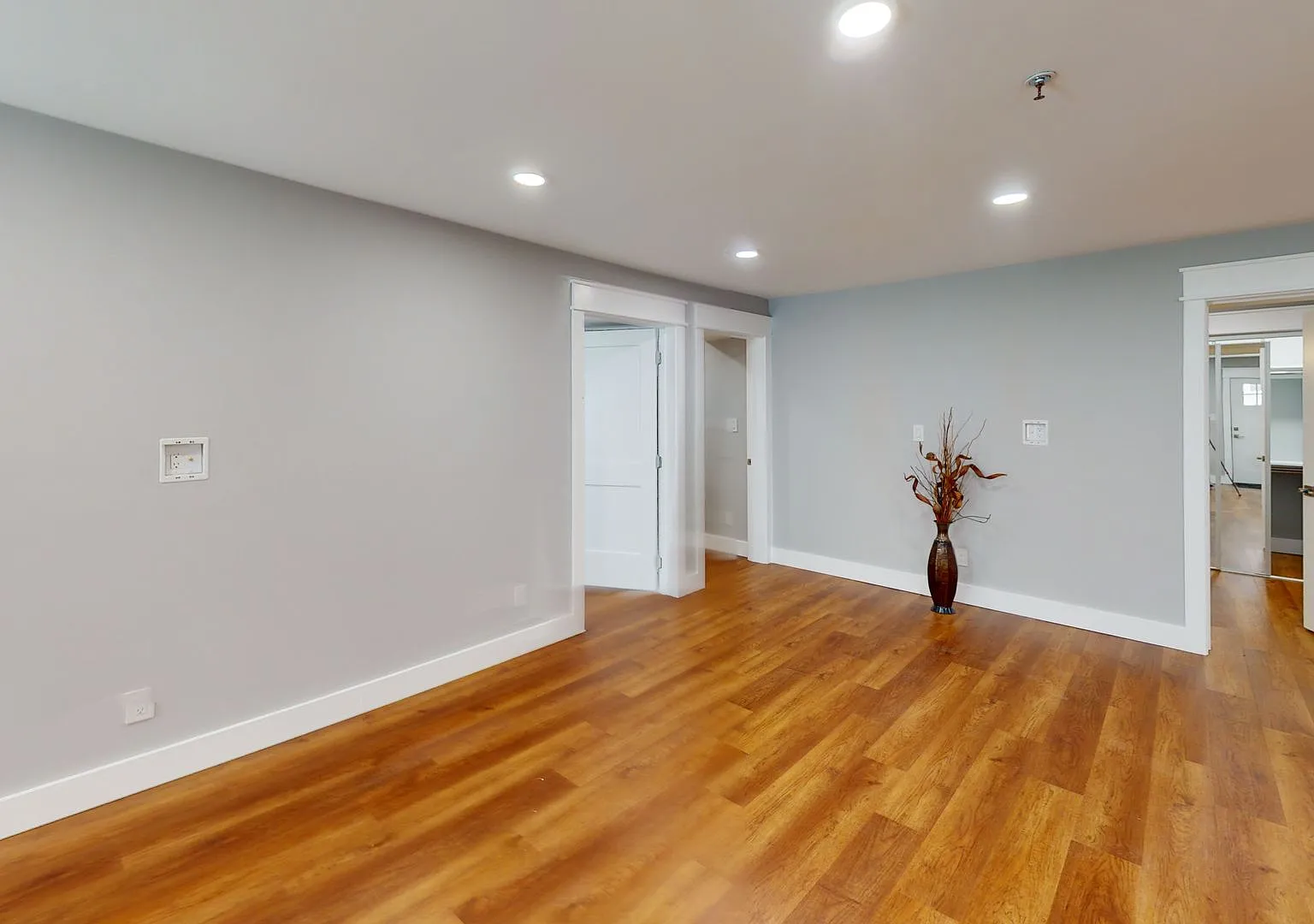 Waitlist for Aug2027Jul2028 Now Open! |5BR/5BA Off-Campus Home Near UTK | Private Ensuite Baths |... — Photo 4