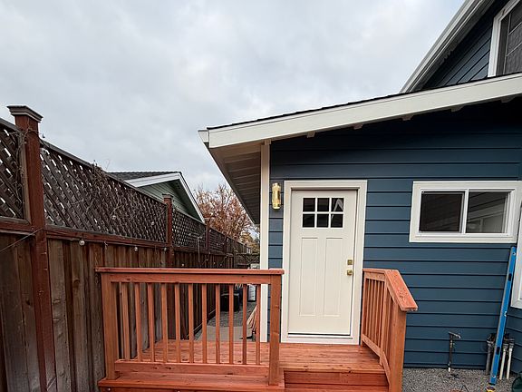 2nd image of 1827 Hanford St