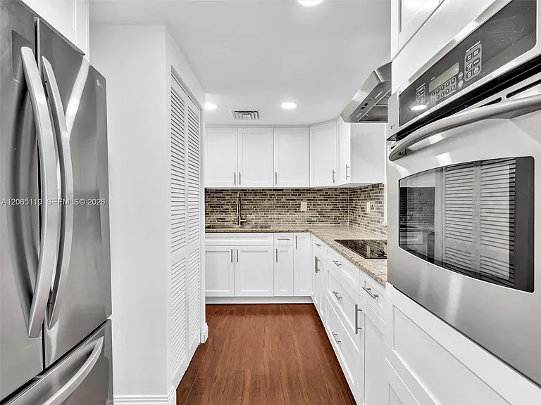 2451 S Brickell Ave #20M — Photo 28