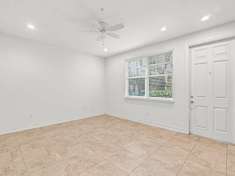 109 E Coda Cir — Photo 14