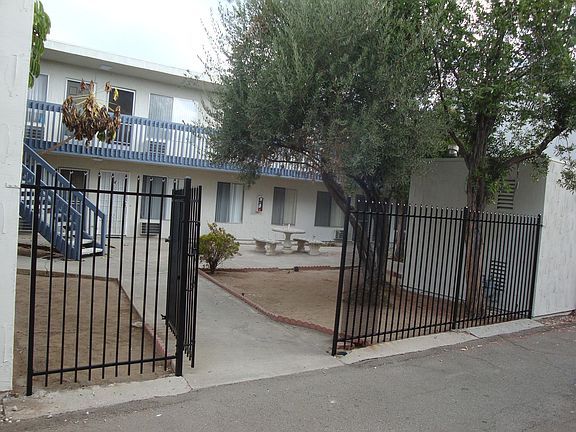 3rd image of 4423 Menlo Ave #11