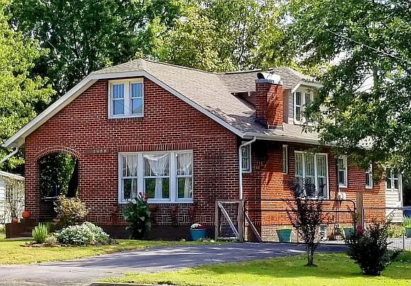 1st image of 1408 E Unaka Ave