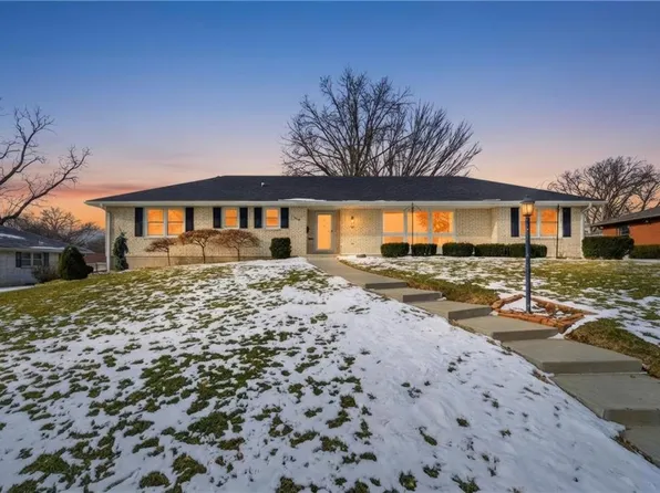 1108 S Esplanade St, Leavenworth, KS 66048