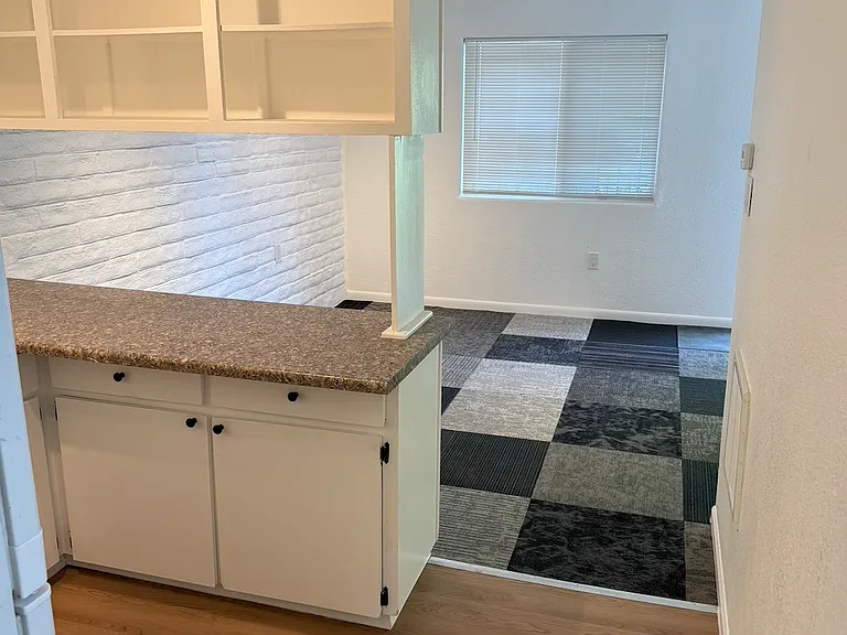 417 Harvard Dr SE #10 — Photo 5