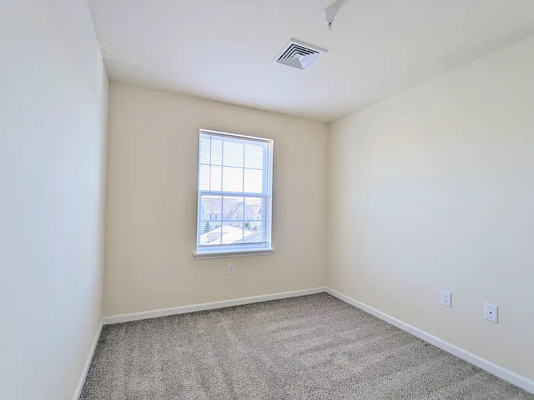 Newport Commons — Photo 92