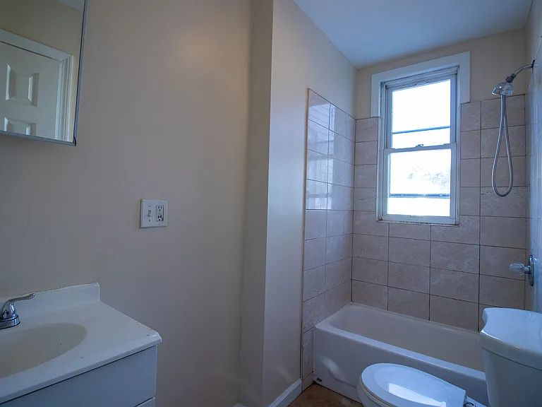 373-1A Blatchley Ave #2C — Photo 5