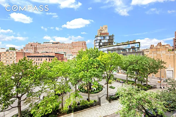 Sold by Compass | media 21