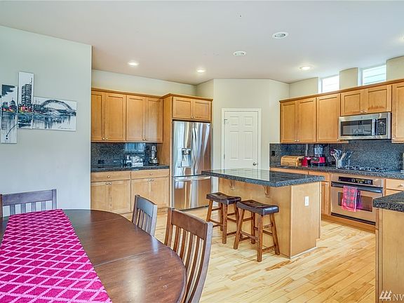 4th image of 22530 SE 15th Pl