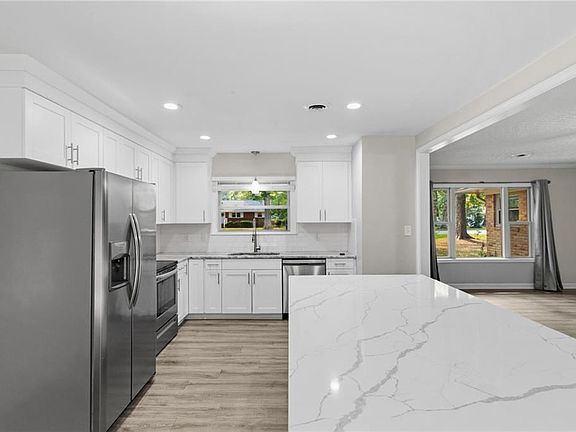 5th image of 206 Beechwood Dr