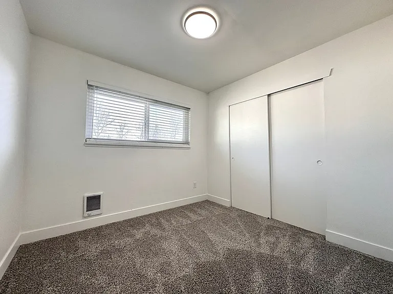 J3 Apartments — Photo 31