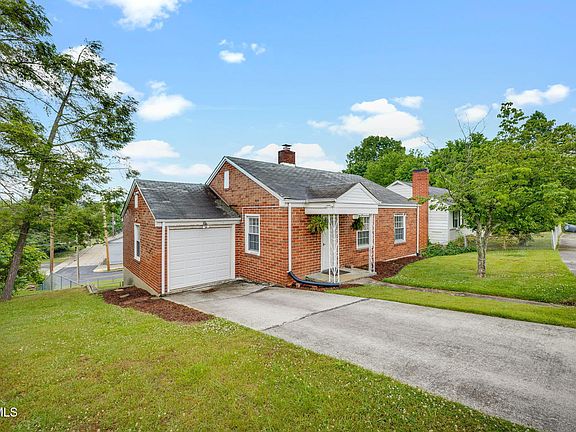 3rd image of 110 E Park Dr