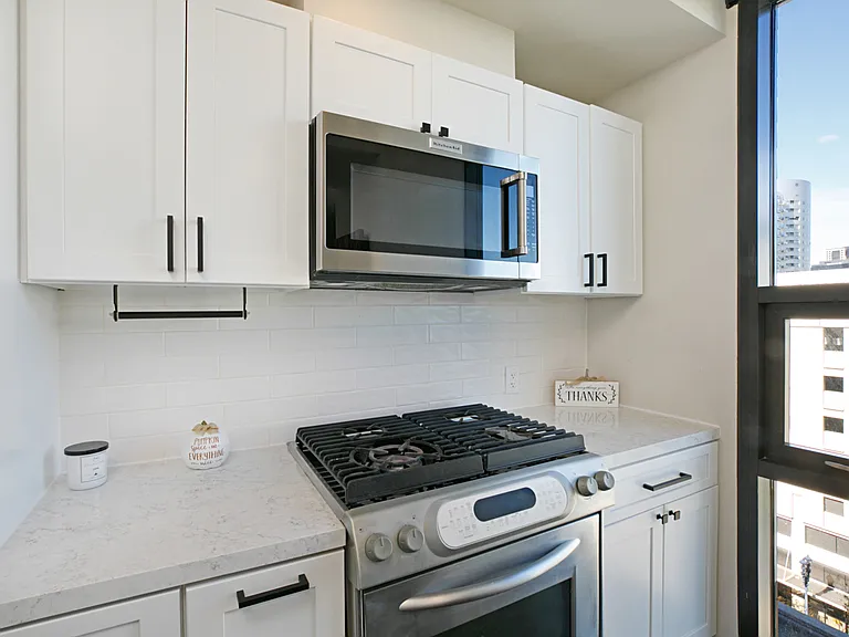 350 11th Ave #931 — Photo 5