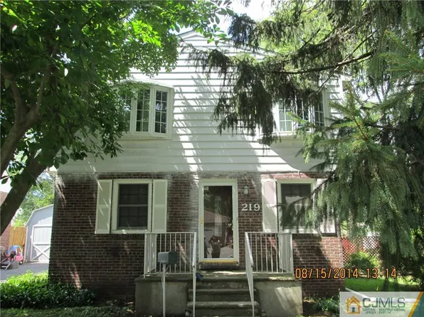219 D St, Middlesex, NJ 08846
