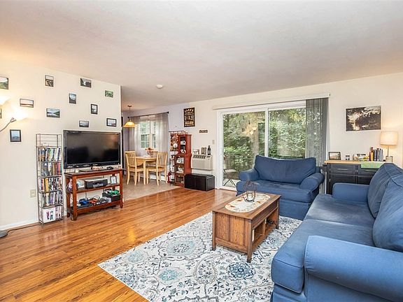 4th image of 40 Edgelawn Ave APT 3
