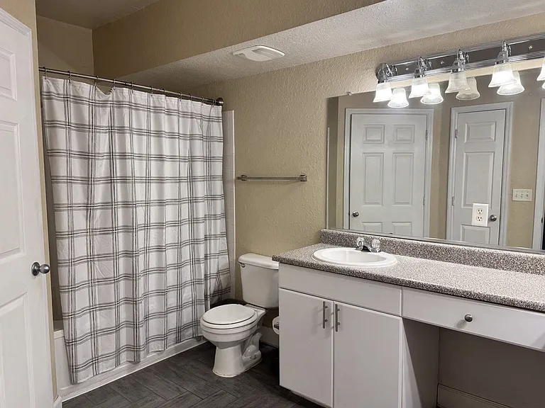 204 E South St #4056 — Photo 12
